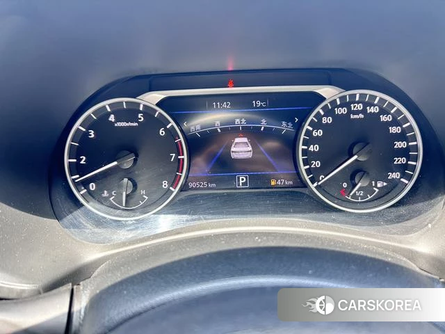 Nissan Sylphy 2024 Серебристо-серый из Китая, фото 4