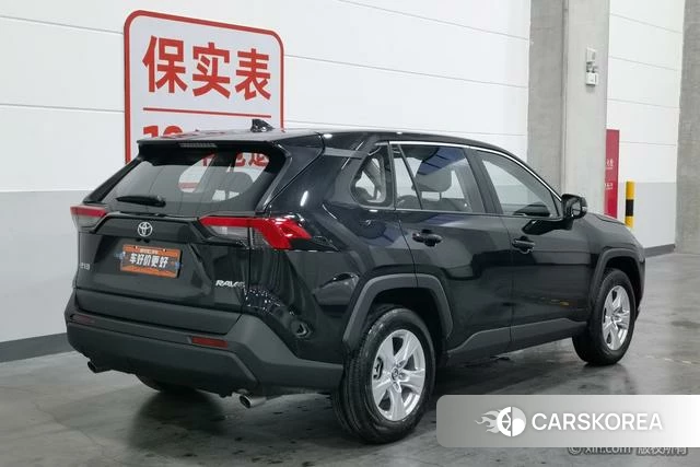 Toyota RAV4 2024 Черный из Китая, фото 4