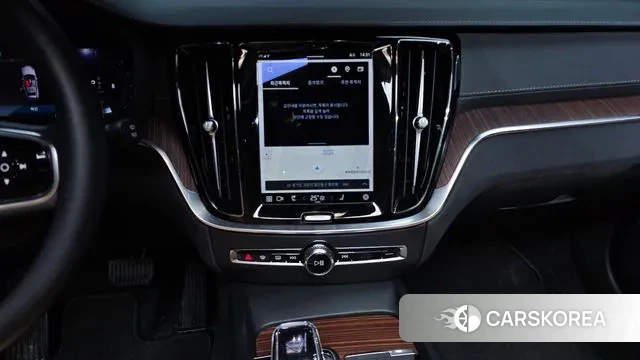 Volvo V60 Cross-Country 2nd Generation 2023 Белый из Кореи, фото 4