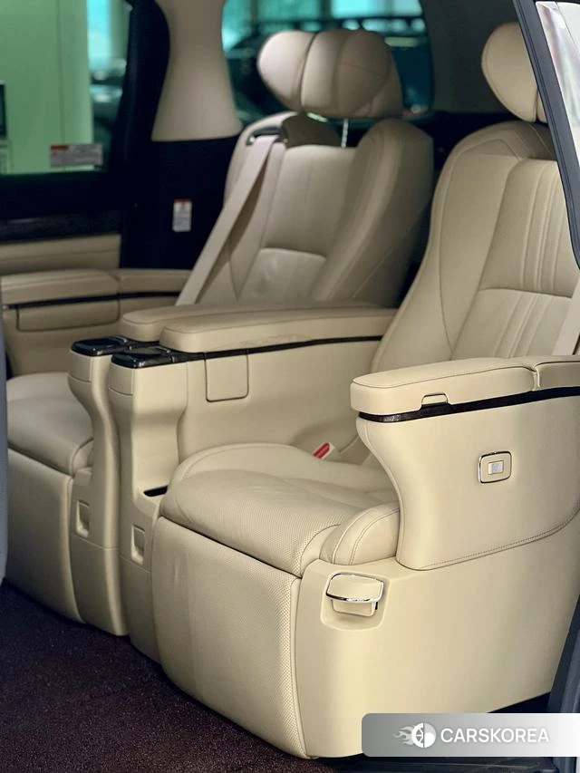 Toyota Alphard 2021 Белый из Китая, фото 4