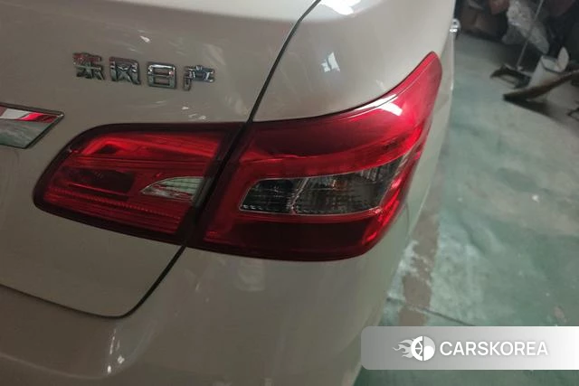 Nissan Sylphy 2023 Белый из Китая, фото 4