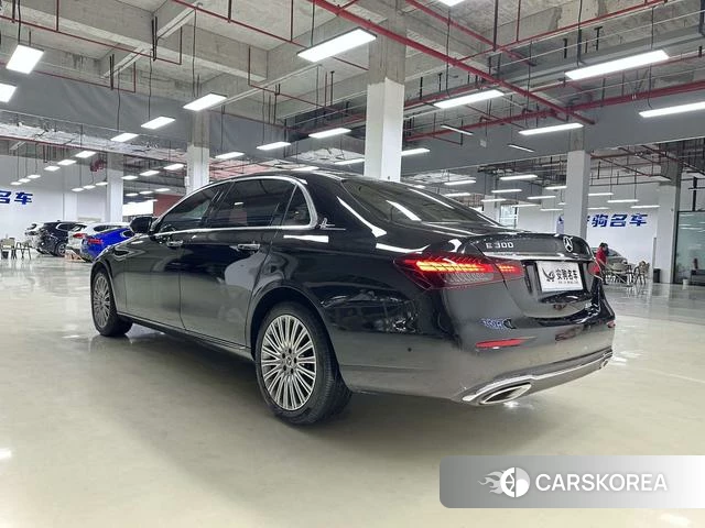 Mercedes-Benz E-Class 2023 Черный из Китая, фото 4