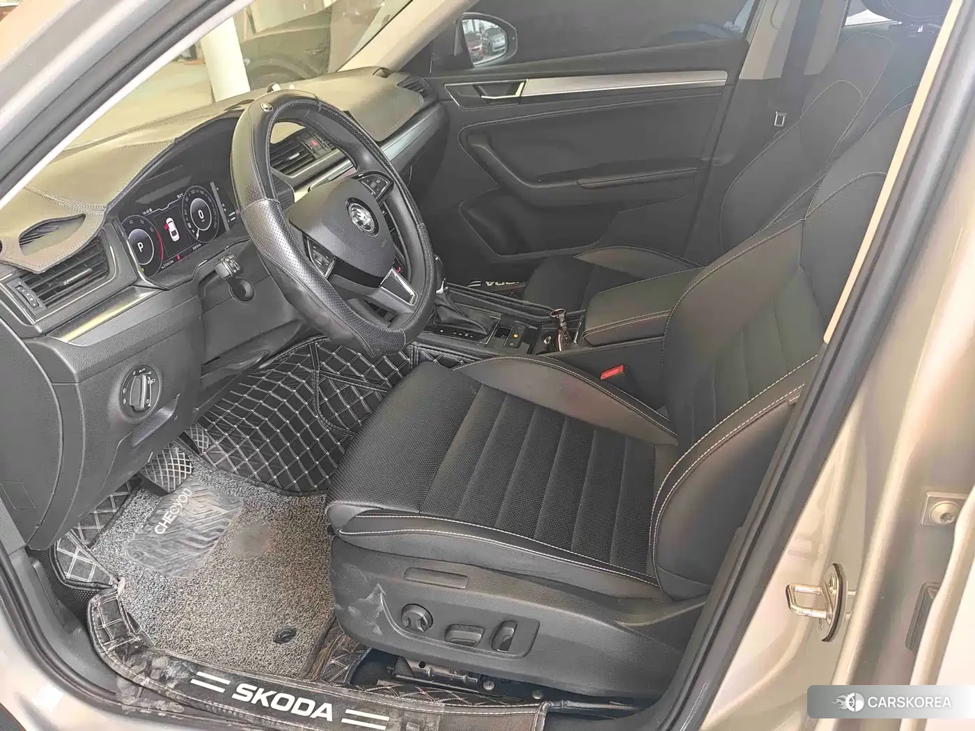 Skoda Superb 2021 Champagne/brown из Китая, фото 4