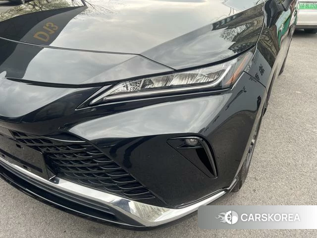 Toyota Venza 2023 Черный из Китая, фото 4