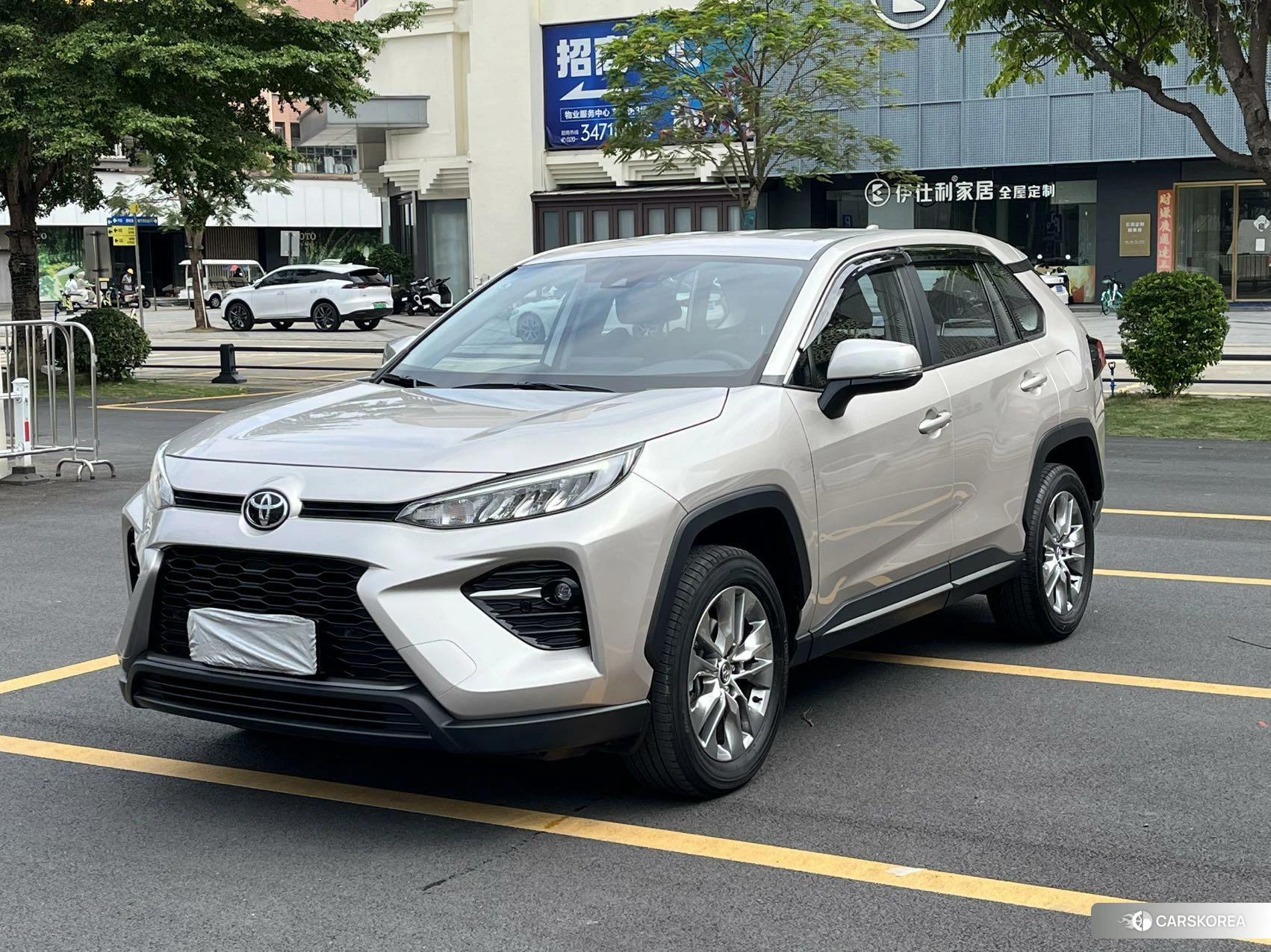 Toyota Wildlander 2024 Серебристо-серый из Китая, фото 4
