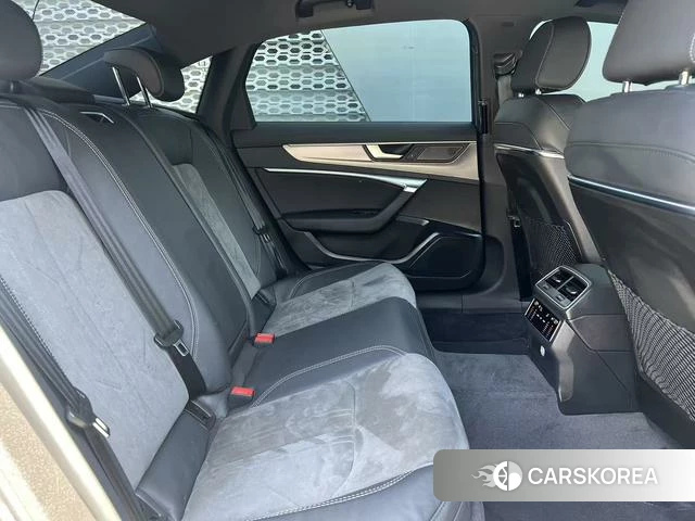 Audi A6L 2022 Темно-серый из Китая, фото 4