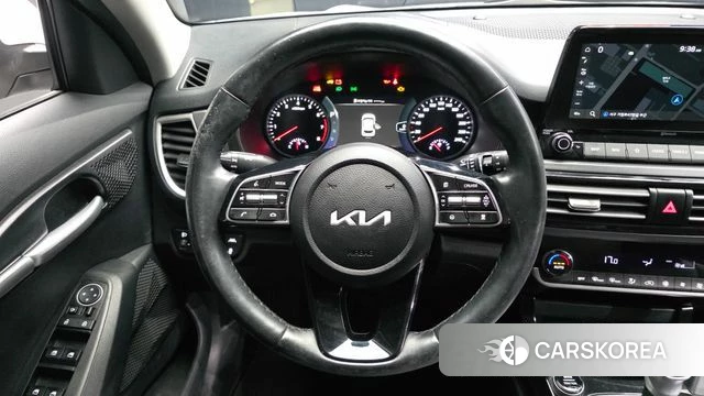 Kia Seltos 2022 Белый из Кореи, фото 4