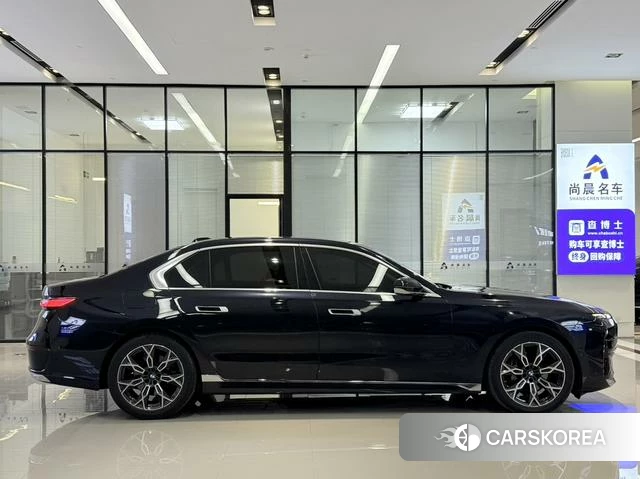 BMW 7 series 2024 Черный из Китая, фото 4
