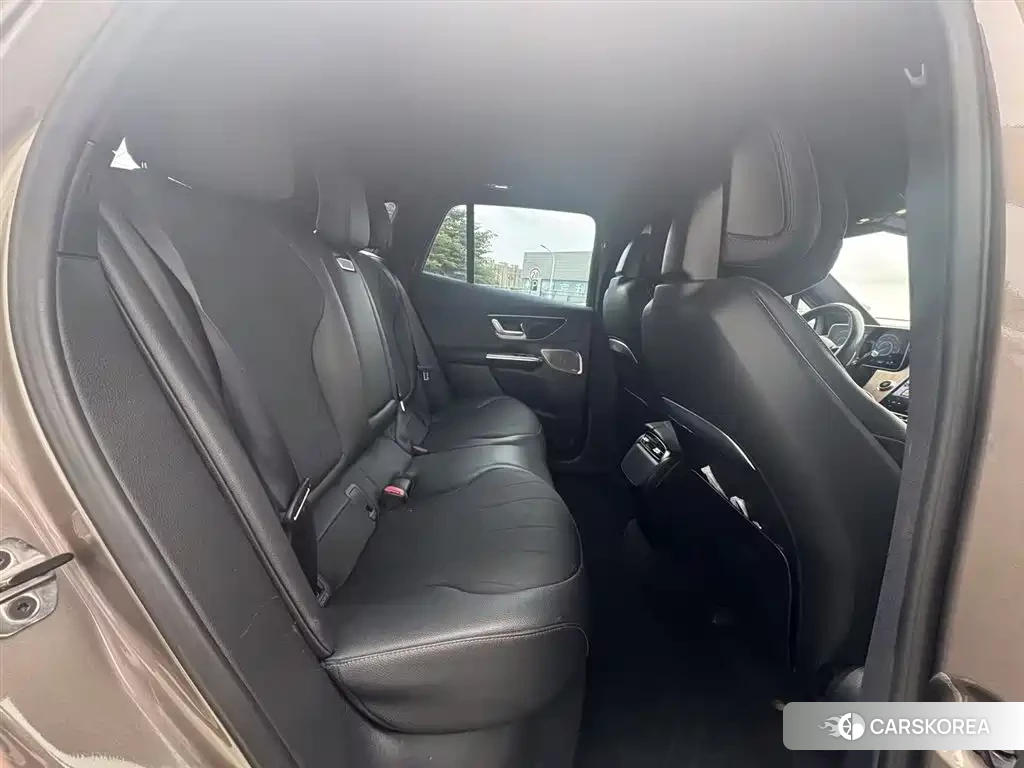 Mercedes-Benz EQE 2023 Champagne/brown из Китая, фото 4