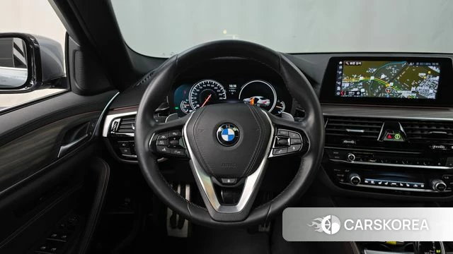 BMW 5 Series (G30) 2018 Серебристо-серый из Кореи, фото 5