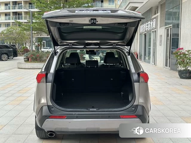 Toyota RAV4 2021 Серебристо-серый из Китая, фото 4