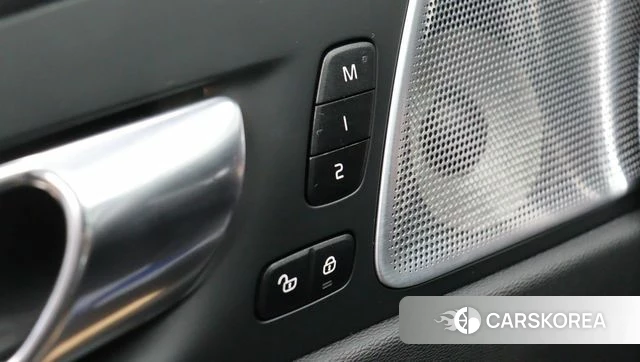 Volvo XC60 second Generation 2024 Белый из Кореи, фото 4