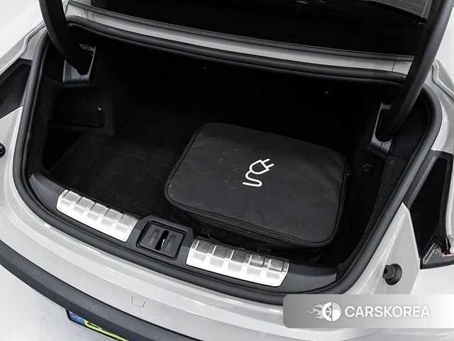 Porsche Taycan 2024 Жемчужный цвет из Кореи, фото 4