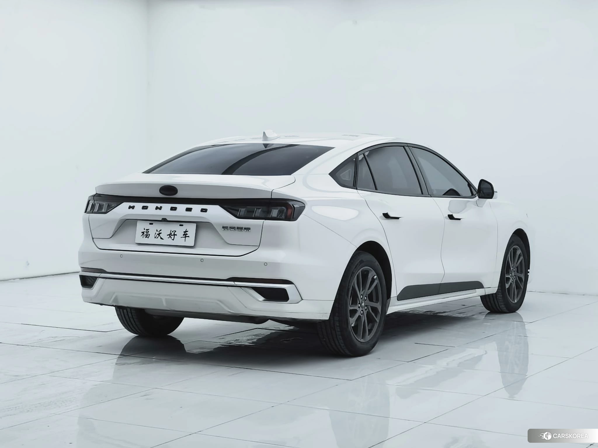 Ford Mondeo 2024 Белый из Китая, фото 4