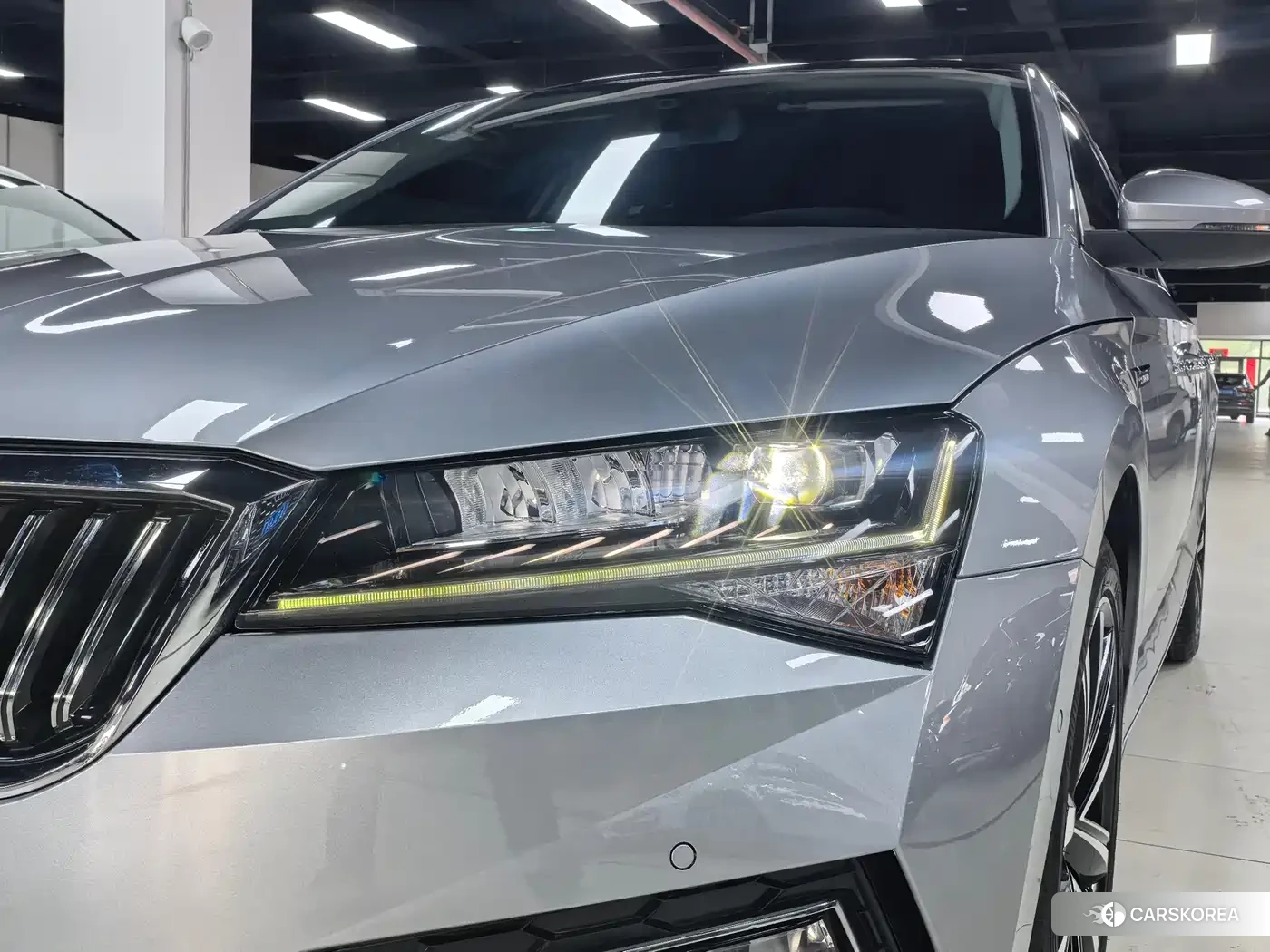 Skoda Superb 2023 Silver/gray из Китая, фото 4