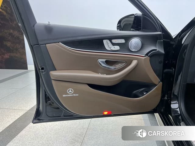 Mercedes-Benz E-Class 2020 Черный из Китая, фото 4