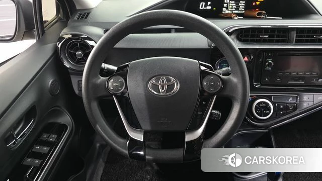 Toyota Prius C 2018 Жемчужный цвет из Кореи, фото 4