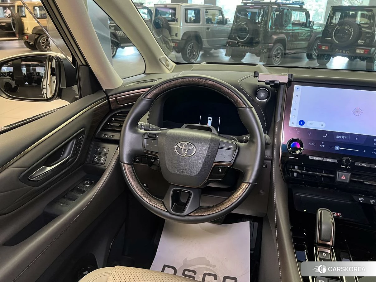 Toyota Alphard 2023 Белый из Китая, фото 4