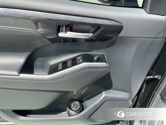 Toyota Crown 2024 Черный из Китая, фото 4