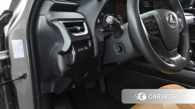 Lexus UX250h 2023 Серебристо-серый из Кореи, фото 4