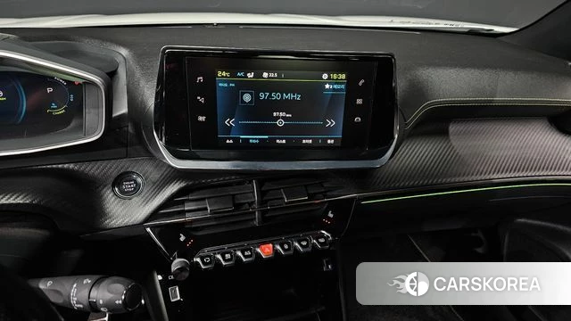 Peugeot e-2008 second generation 2022 Белый из Кореи, фото 4