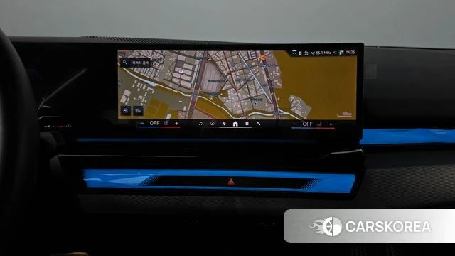 BMW 5 Series (G60) 2024 Серебристо-серый из Кореи, фото 4