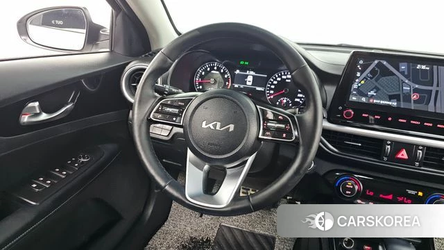 Kia The New K3 2nd generation 2024 Белый из Кореи, фото 4