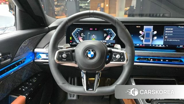 BMW 7 Series (G70) 2024 Светло-серебряный цвет из Кореи, фото 4