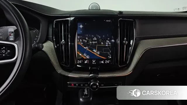 Volvo XC60 second Generation 2018 Белый из Кореи, фото 4