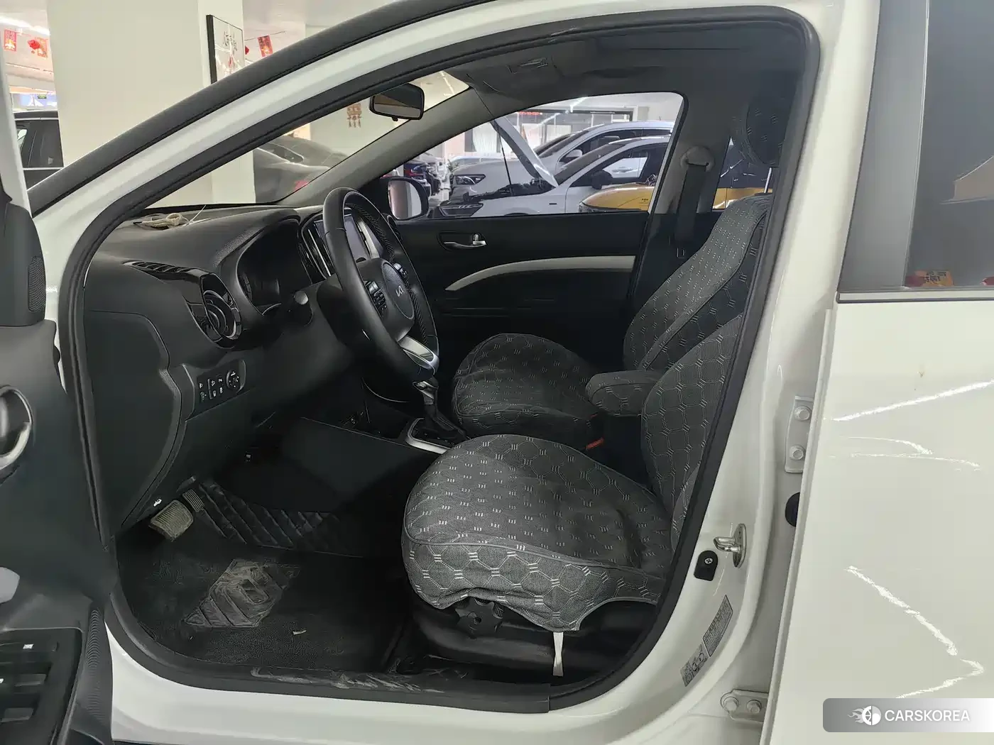 Kia KX1 2023 Белый из Китая, фото 4