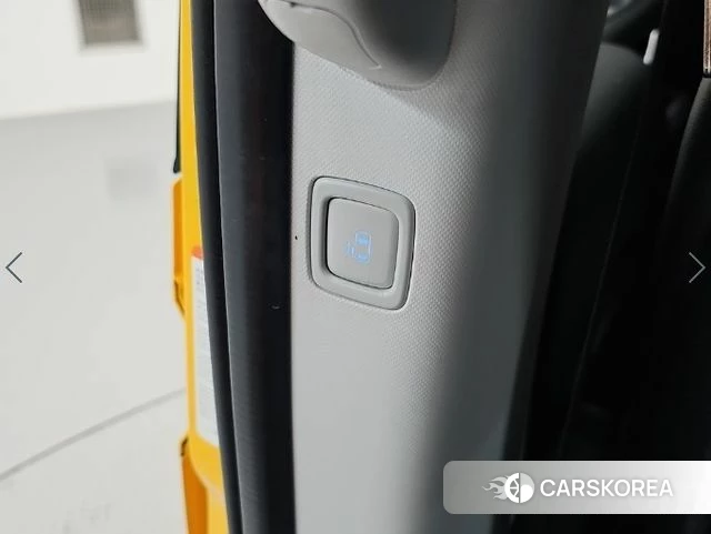 Hyundai Staria 2023 Желтый из Кореи, фото 4