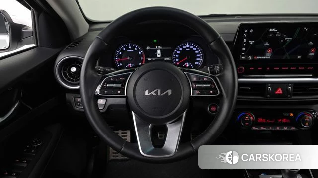 Kia The New K3 2nd generation 2023 Белый из Кореи, фото 4
