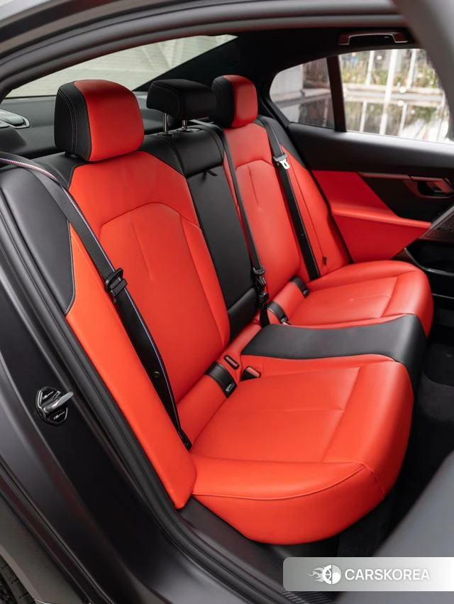 BMW M5 2025 Темно-серый из Китая, фото 4