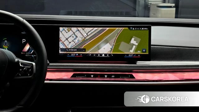 BMW 7 Series (G70) 2024 Светло-серебряный цвет из Кореи, фото 4