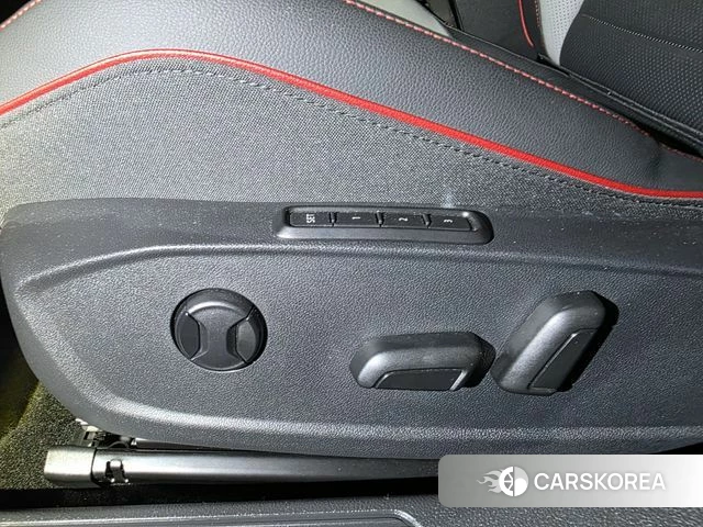 Volkswagen Golf 8th Generation 2025 Черный из Кореи, фото 4
