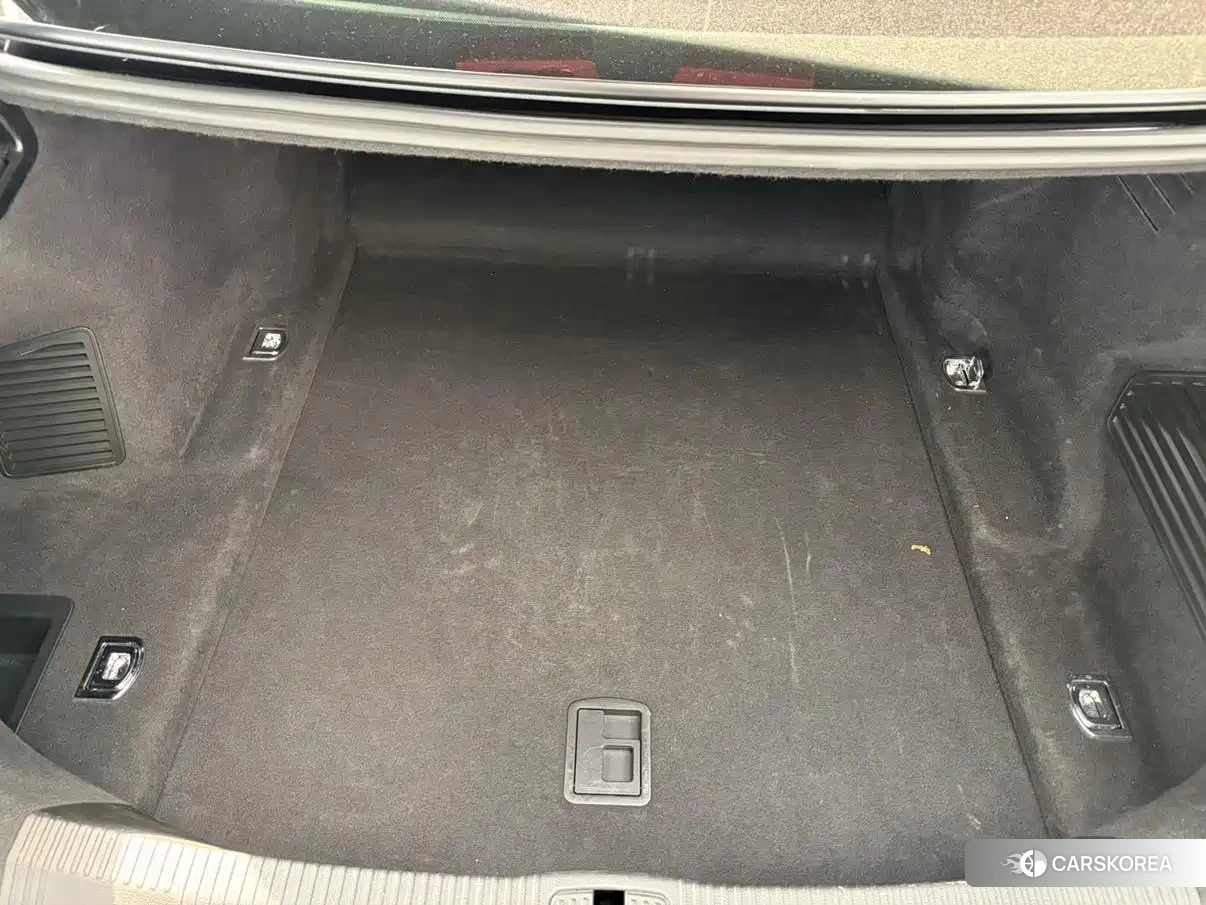 Audi A8 2022 Черный из Китая, фото 4