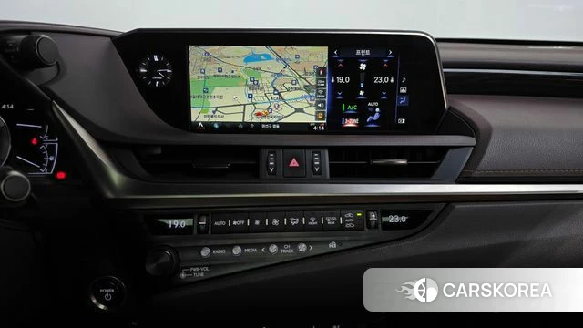 Lexus ES300h 7th generation 2019 Серебряный из Кореи, фото 4