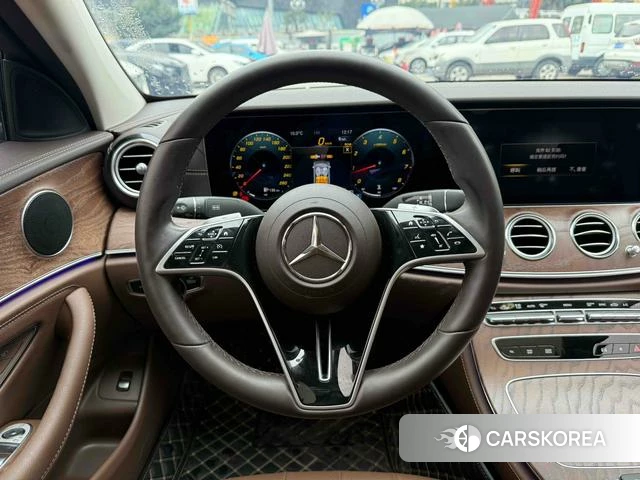 Mercedes-Benz E-Class 2023 Черный из Китая, фото 4