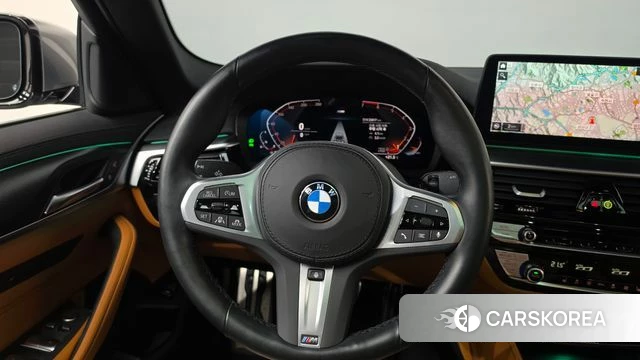 BMW 5 Series (G30) 2023 Светло-серебряный цвет из Кореи, фото 4