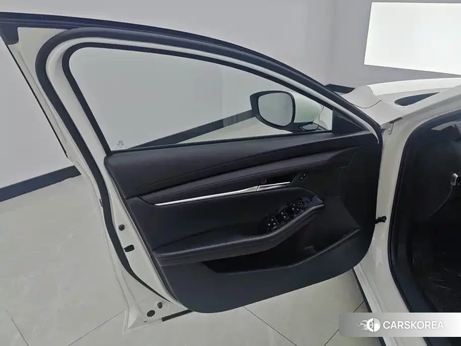 Mazda 3 2026 Белый из Китая, фото 4