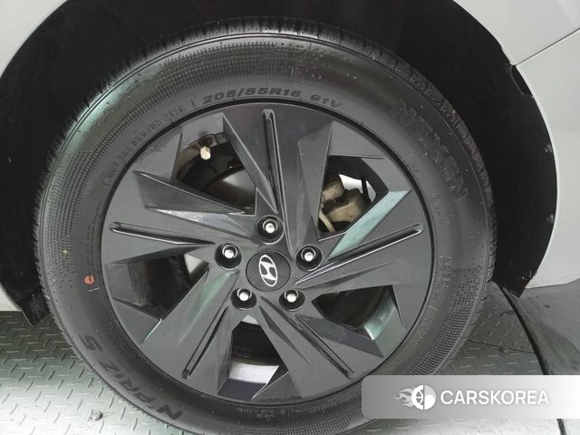 Hyundai Avante (CN7) 2022 Серебристо-серый из Кореи, фото 4