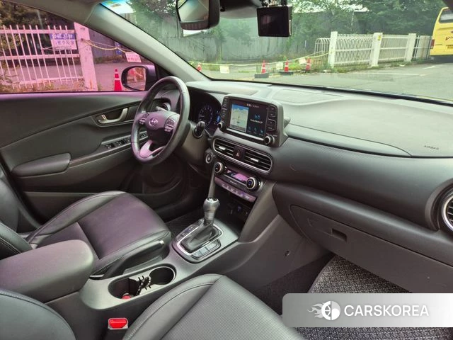 Hyundai Kona 2019 Светло-серебряный цвет из Кореи, фото 4