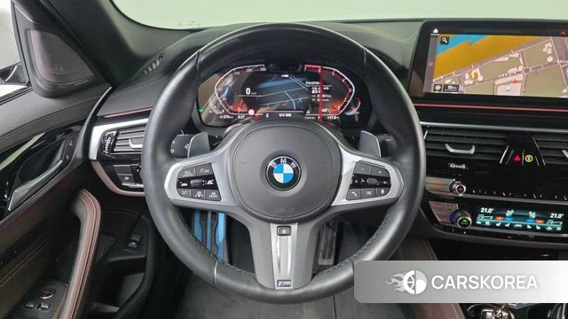 BMW 5 Series (G30) 2023 Белый из Кореи, фото 4