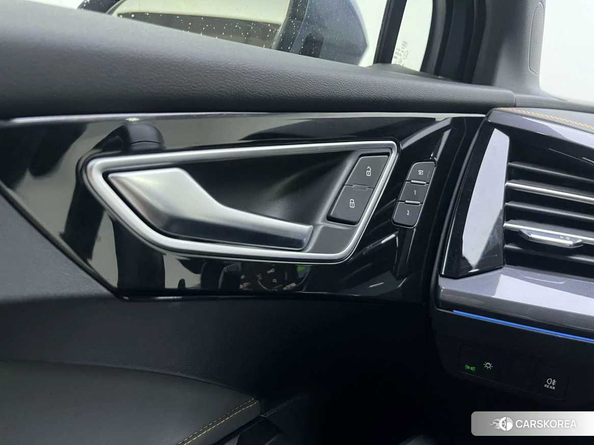 Audi Q4 2023 Серебристо-серый из Китая, фото 4