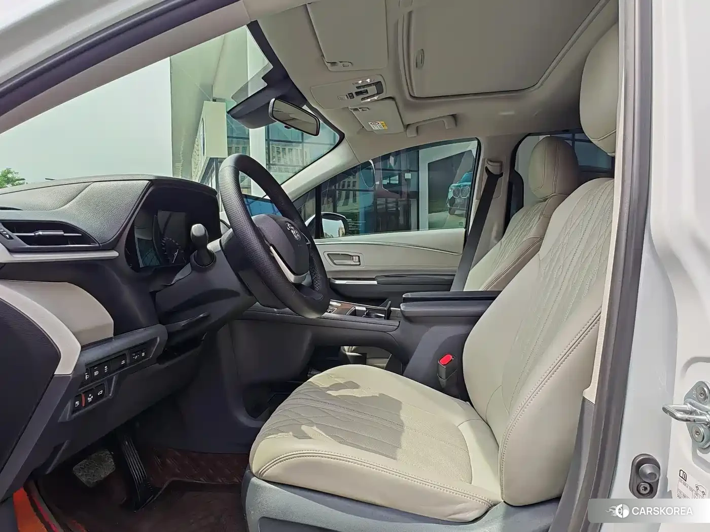 Toyota Granvia 2024 Белый из Китая, фото 4