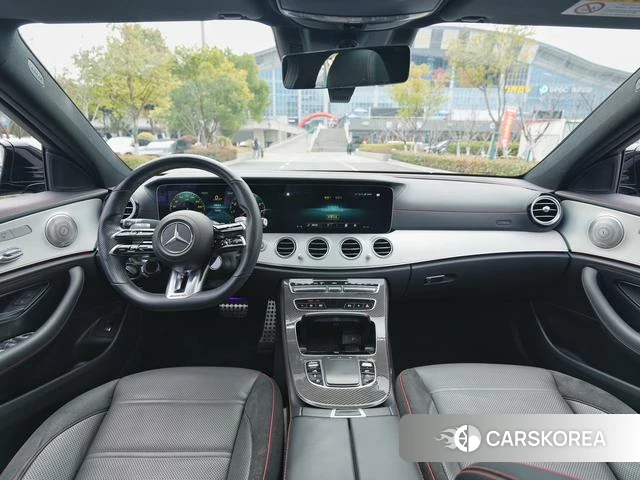 Mercedes-Benz AMG E-Class 2022 Серебристо-серый из Китая, фото 4