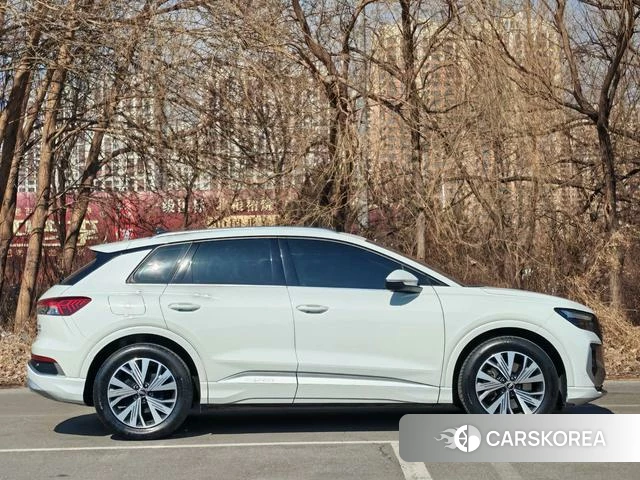 Audi Q4 2023 Белый из Китая, фото 4