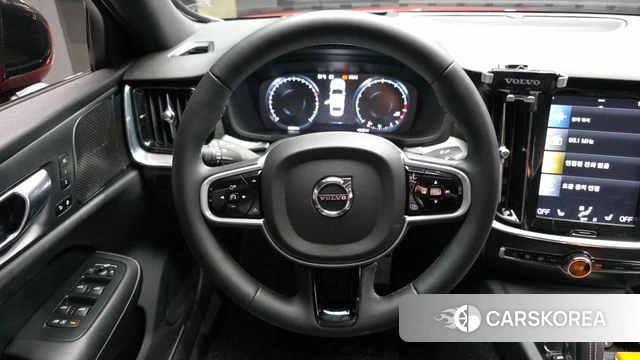 Volvo S60 3rd generation 2022 Красный из Кореи, фото 4