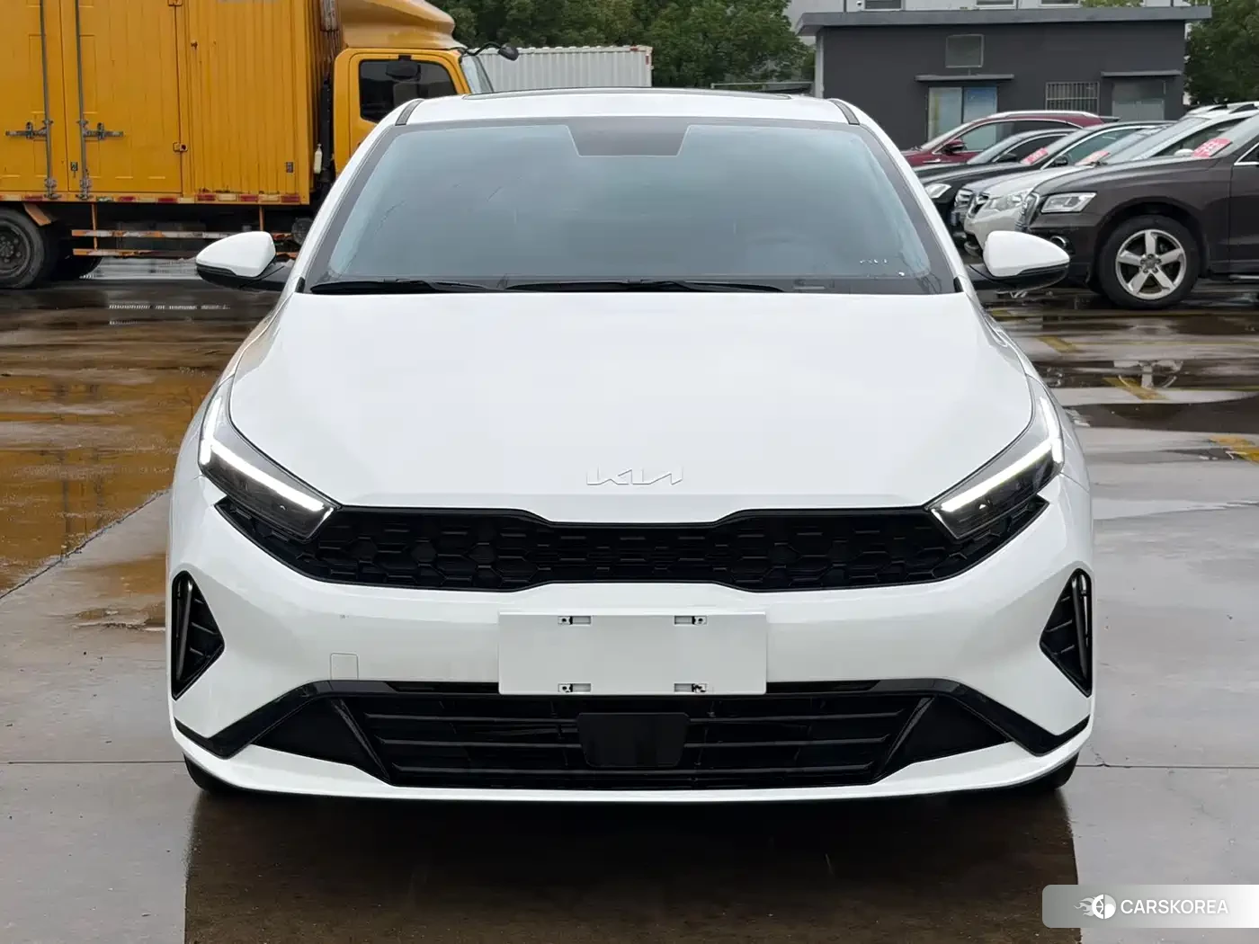Kia K3 2023 Белый из Китая, фото 4