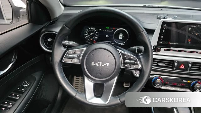 Kia The New K3 2nd generation 2023 Белый из Кореи, фото 4